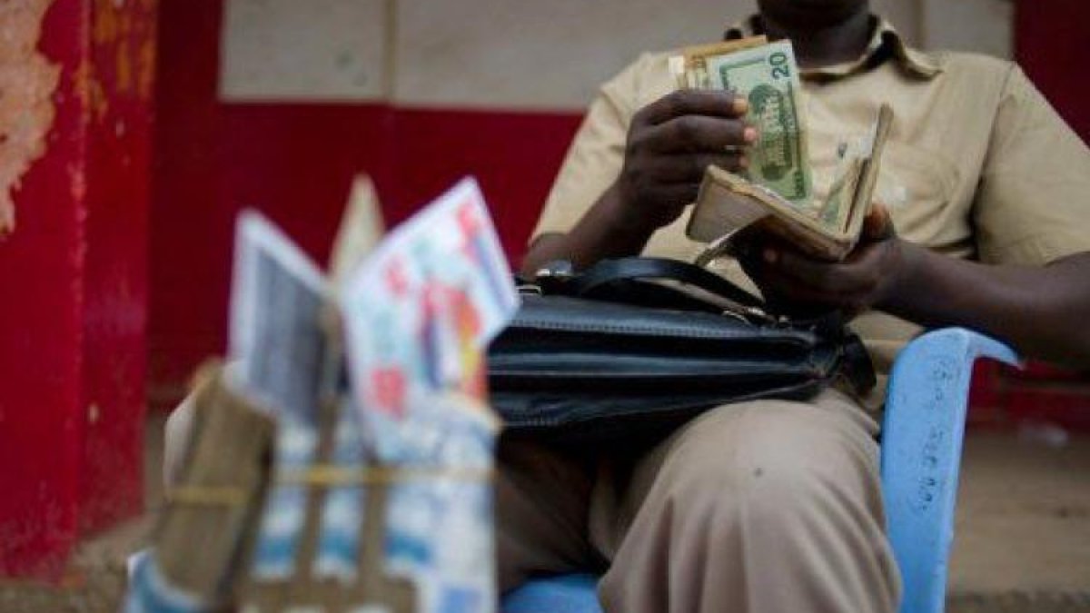 Économie — La Banque centrale de RDC cible les transferts d'argent pour contrer la dollarisation