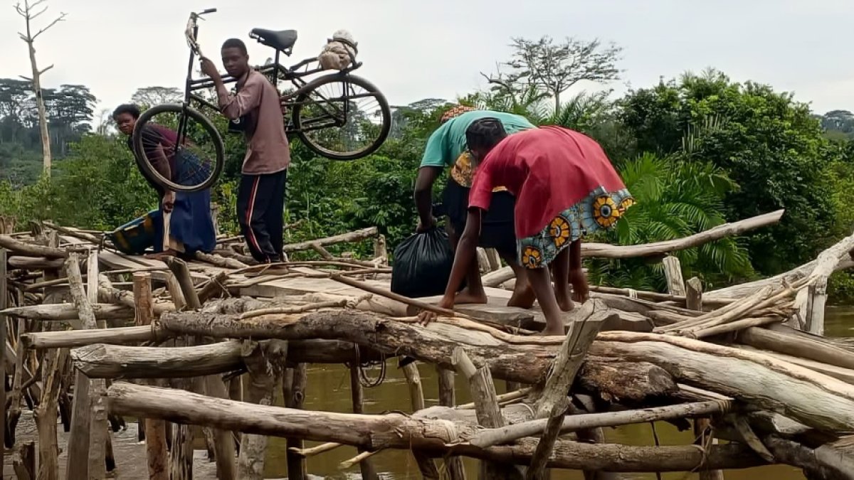 Social — Demba : le pont de la mort sur la rivière Muanza Ngoma
